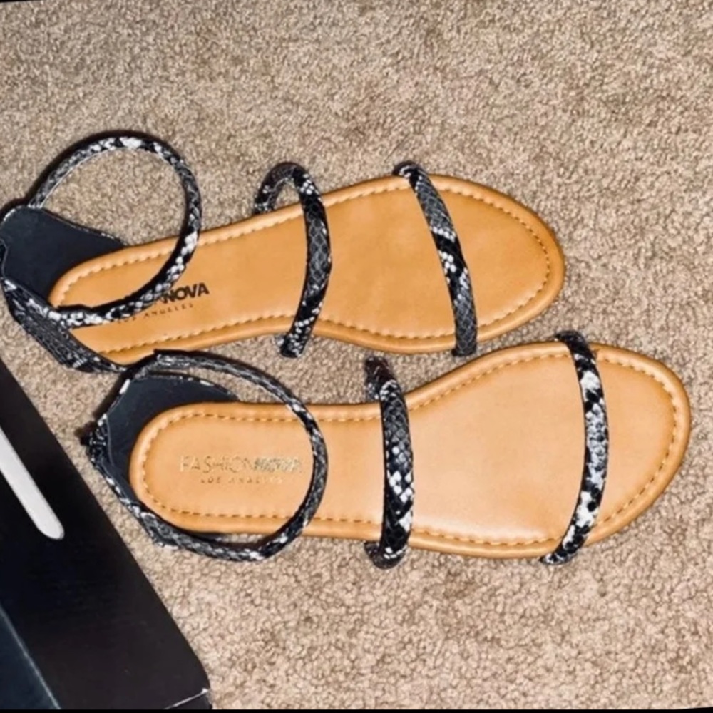 NIB FashionNova Snakeskin Sandals - Picture 4 of 6